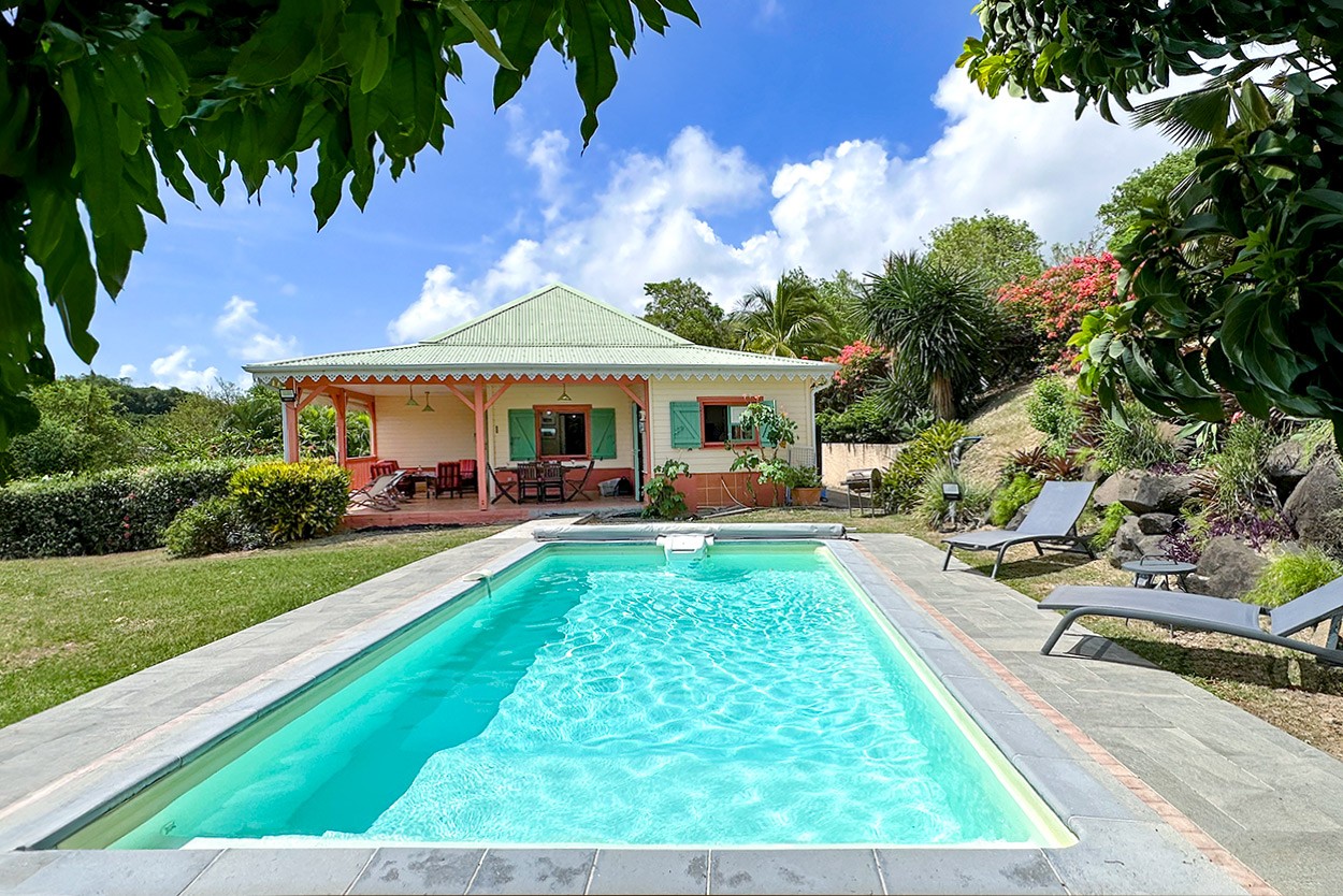 La SERENITE rental house Martinique le Robert swimming pool sea view - Bienvenue à la Sérénité